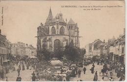 Le Neubourg Jour De Marché - Le Neubourg