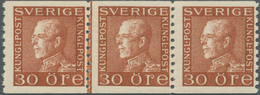 Schweden: 1934, King Gustaf V. 30öre Brown On White Paper Horizontal Strip Of Three, Mint Never Hing - Unused Stamps