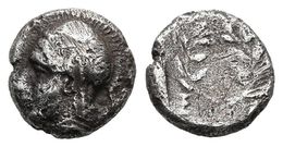 ELAIA, Aiolis. Dióbolo. 450-400 A.C. A/ Cabeza De Athena A Izquierda. R/ Corona De Laurel Dentro De Cuadro Incuso, A Izu - Other & Unclassified