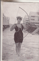 OSTENDE        BAIGNEUSE ET LE TIR A L ARC - Boogschieten