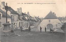 58-LA-CHARITE- LA HALLE ET LA CROIX SAINT-VINCENT - La Charité Sur Loire