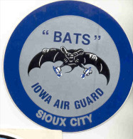BATS-IOWA-AIR GUARD-SIOUX-CITY--STICKER -AUTOCOLLANT-ORIGINAL-RARE-NOT USED-PERFECT CONDITION ! ! ! - Aviación