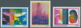 Singapur: 1975, Science And Industry Complete Set Of Three In A Lot With About 500 Sets Mostly In La - Singapour (...-1959)