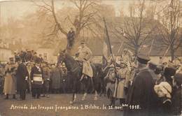 57-BITCHE- CARTE-PHOTO- ARRIVEE DES TROUPES FRANCAISE A BITCHE LE 22 NOVEMBRE 1918 - Autres & Non Classés
