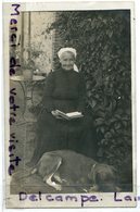 - Carte Photo,  Belle Grand Mère - Avec Son Chien,  77 Ans En 1912, Ancienne, Coins Ok, TBE, Scans. - Photographie