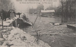 JANVIER 1910 - INONDATIONS A TROYES - LE CHEMIN DES PONTS DE LA LOGE - LE PONT EMPORTE - BELLE CARTE - - Inondations