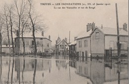 JANVIER 1910 - INONDATIONS A TROYES - LA RUE DES VAUSSAULLES ET RUE DE SONGE - BELLE CARTE - 2 SCANNS - - Inondations