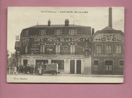 CPA  - Roye - (Somme ) - Café - Hôtel De La Gare -(auto , Voiture Ancienne , Camion Ancien ) - Roye