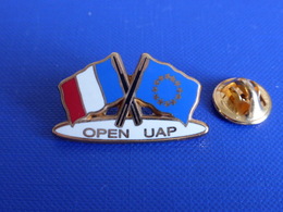 Pin's Open UAP - Drapeau France Et Europe - Voile Golf Tennis ? - Course Tournoi - Zamac Starpin's (PQ36) - Zeilen