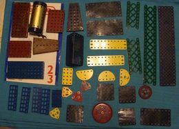 Lot N° 2 Plus De 200 Pièces Meccano, Hors Visserie  Images De Mauvaise Qualité Mais Conformes - Meccano