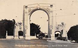 Nouvelle Zéland  New Zealand.  Bridge Of Remenbrance  Christchurch   (voir Scan) - Nueva Zelanda