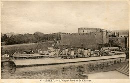 BREST  *** BATEAU DE GUERRE *** - Brest