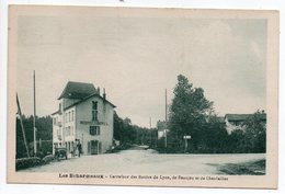 LES ECHARNEAUX - Carrefour Des Routes De Lyon,de Beaujeu Et De Chauffailles (animée,voiture,Nouvel Hotel)...pas Courante - Otros & Sin Clasificación