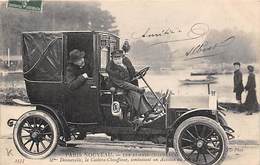 Paris.    75    Paris Nouveau    Mme Decourcelle  Cochère Et Chauffeuse  Conduisant Un Autotaxe        (voir Scan) - Ambachten In Parijs