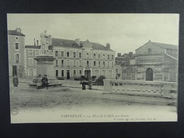 Parthenay Place De La Halle Aux Grains - Parthenay