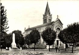 1 Cpsm Renage - église Et Monument Aux Morts - Renage