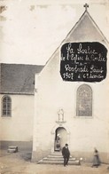 72-CONLIE- CARTE-PHOTO- SORTIE DE L'EGLISE DE CONLIE , VENDREDI SAINT 1907 A 6 H DU MATIN - Conlie