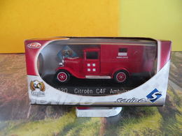 Véhicule De Pompier - Citroen C4F Ambulance - 1/43 - SOLIDO France - Pompiers