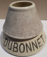 ANCIEN PYROGENE - GRATTOIR A ALLUMETTES - PORCELAINE - DUBONNET VIN AU QUINQUINA - HAUTEUR 8 CM - BASE 10 CM. - Pyrogènes