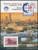 ** 1995 Singapore - Bélyeg Világkiállítás Emlékív Piros Sorszámmal Kartonpapíron 'A PHILATELIA HUGARICA AJÁNDÉKA' (3.000 - Sonstige & Ohne Zuordnung