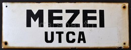'Mezei Utca' Zománcozott Fém Tábla, Sérülésekkel, Rozsdafoltokkal, 39×15 Cm - Sonstige & Ohne Zuordnung