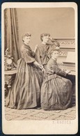 Cca 1860-1870 Pozsony, Vrabély-nővérek. Vrabély Szerafina (1841-1931), Vrabély Stefánia (1849-1919), és Vrabély Anna Pau - Other & Unclassified