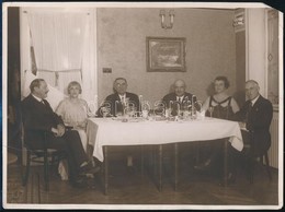 Cca 1920-1930 Asztaltársaság (Ilosvay Gusztáv, Gulácsy Irén, Búzásy Tábornok, Stb.), Fotó, Hátoldalon A Nevek Felsorolás - Other & Unclassified