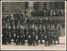 1932 Felvonulás A Bazilika Előtt. Rendőrök, Katonák 24x16 Cm - Altri & Non Classificati