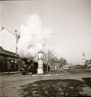 1955 Orosháza, Kisvonat A Városban, Kotnyek Antal (1921-1990) Budapesti Fotóriporter Hagyatékából 2 Db Vintage Negatív,  - Altri & Non Classificati