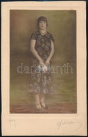 1931 Bp. IV., Hölgy Egész Alakos Portréja, Színezett Fotó, Földes Műterméből, Kartonra Kasírozva, 17×11 Cm - Altri & Non Classificati