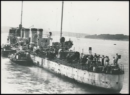 1916. Szeptember,  A K.u.k. SMS Orjen Rombolót A Kikötőbe Vontatják, Az 1980-as években Eredeti Negatívról Előhívott Más - Ohne Zuordnung
