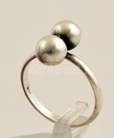 Ezüst(Ag) Gömbös Gyűrű, Jelzett, Méret: 57, Nettó: 2,9 G - Autres & Non Classés