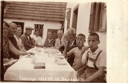 T2/T3 1932 Jád Völgye, Valea Iadului (Biharfüred, Stana De Vale); Jádvölgyi Emlék, Családi Csoportkép Az Asztalnál / Fam - Ohne Zuordnung