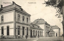 * T2 Nagykároly, Carei; Vasútállomás, Járdaépítés. Kiadja Sámuel Sándor / Bahnhof / Railway Station, Pavement Constructi - Sin Clasificación