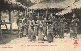 ** T1/T2 Khas-Kouénes, Le Pilage Du Riz Chez Les Khas Kouenes, Pilon A La Main / Women Pounding Rice - Ohne Zuordnung