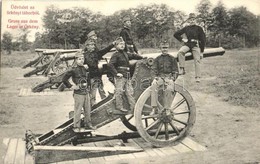 T2 Üdvözlet Az örkényi Táborból / Gruss Aus Dem Lager In Örkény / K.u.K. Military Barracks, Soldiers Posing On Cannon - Non Classés