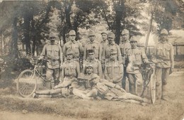 ** T2/T3 Első Világháborús Osztrák-magyar Kerékpáros Katonák / WWI K.u.k. Military, Soldiers With Bicycles. Group Photo  - Non Classificati