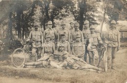 ** T2/T3 Első Világháborús Osztrák-magyar Kerékpáros Katonák / WWI K.u.k. Military, Soldiers With Bicycles. Group Photo  - Non Classés