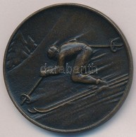 ~1953. 'Budapesti Testnevelési és Sportbizottság' Kétoldalas, Síelőt ábrázoló Br Díjérem, Hátlapon Gravírozva 'BP. FFI.  - Non Classés