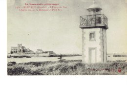 Cpa Barfleur,l'entrée Du Port,l'église Et  Petit Feu - Barfleur