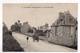 CPA - PLOUARET - LA ROUTE DE LA GARE - CHARRETTE - Animée - N/b - Vers 1910 - - Plouaret