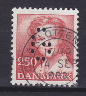 Denmark Perfin Perforé Lochung (G01) 'G' Gentofte Kommune, Charlottenlund (Mi. 777) Margrethe II. Stamp (2 Scans) - Variedades Y Curiosidades