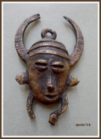 Petit Masque Africain En Bronze ( Pendentif) - Objet Ethnique - Asian Art