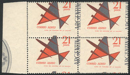 ARGENTINA: "GJ.1256, 1963 21P. Stylized Airplane, Block Of 4 With DRAMATICALLY SHIFTED PERFORATION, The Left Stamps Virt - Posta Aerea