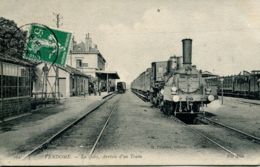 N°65021 -cpa Vendome -la Gare- Arrivée D'un Train- - Gares - Avec Trains