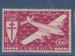 CAMEROUN     N°  YVERT  :  PA 18    NEUF AVEC  CHARNIERES      (  CH 34  ) - Luftpost