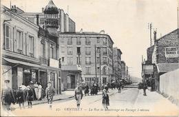 GENTILLY - La Rue De Montrouge Au Passage à Niveau - Gentilly