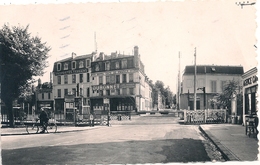 Delcampe - Cpsm 78 Chatou Le Passage à Niveau ( Pub Dubonnet ) - Chatou