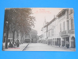 81 ) L'isle-sur Tarn - N° 45  - L'hotel De Villeet La Place  -  Année  :  EDIT  Labouche - Lisle Sur Tarn