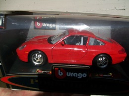 BURAGO - PORSCHE 911 CARRERA  1997   AVEC SA  BOITE  Scala 1/24 - Burago